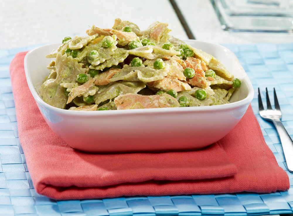 Creamy farfalle salad with pesto and sea trout